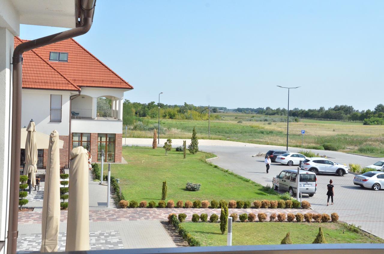 Family-Hotel Balástya Exteriér fotografie